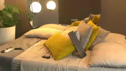 Kim online show from March 25, 1:03 pm