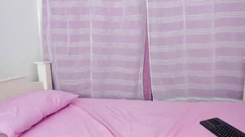 kim_eli online show from February 25, 8:40 pm