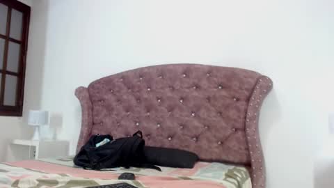 Snapshot of kim_lennon chatting on February 19, 11:49 am K I M online show from February 19, 11:49 am