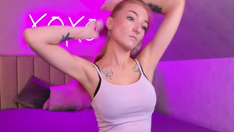 kimberlly_smith online show from November 21, 1:07 am