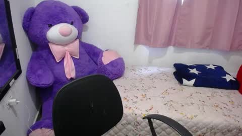 Snapshot of kimberly_slim chatting on September 29, 1:27 pm Kim online show from September 29, 1:27 pm