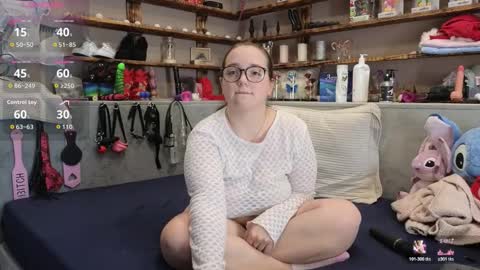 Snapshot of kimberlycaprice chatting on October 19, 7:10 am kimberlycaprice online show from October 19, 7:10 am