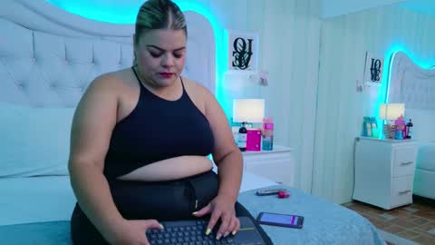 KimBrooks online show from November 13, 10:58 am