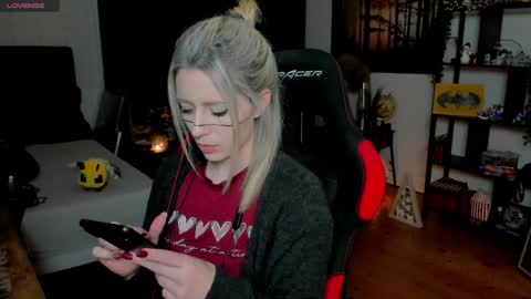 Wolfs Girl online show from November 30, 8:24 pm