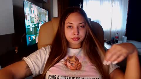 Kim Lee  online show from January 4, 1:31 pm