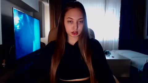 Kim Lee  online show from January 7, 1:24 pm