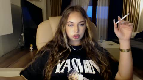 Kim Lee  online show from March 1, 4:00 pm