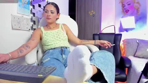 kimmberly_saenz_ online show from February 17, 10:42 pm