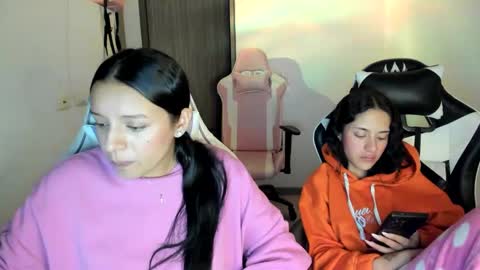 Snapshot of kimmi_foxy chatting on October 1, 11:53 pm kimmi online show from October 1, 11:53 pm