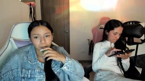 Snapshot of kimmi_foxy chatting on September 24, 11:37 pm kimmi online show from September 24, 11:37 pm