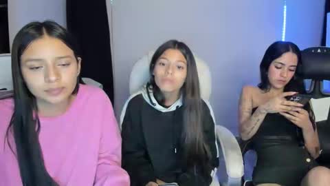 Snapshot of kimmi_foxy chatting on February 11, 11:22 pm kimmi online show from February 11, 11:22 pm