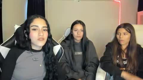 Snapshot of kimmi_foxy chatting on February 12, 11:09 pm kimmi online show from February 12, 11:09 pm
