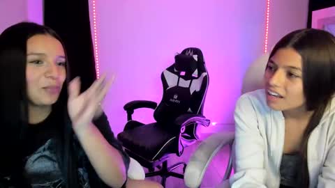 Snapshot of kimmi_foxy chatting on January 22, 11:43 pm kimmi online show from January 22, 11:43 pm