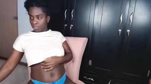 kimmy94192 online show from December 7, 9:28 am