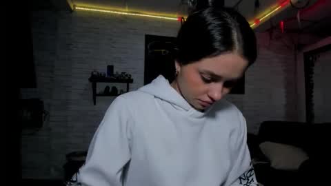 Melany online show from December 4, 11:13 pm