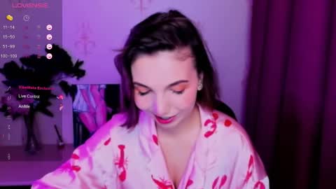 Snapshot of kindhazelhere_ chatting on October 15, 2:19 pm Hazel online show from October 15, 2:19 pm