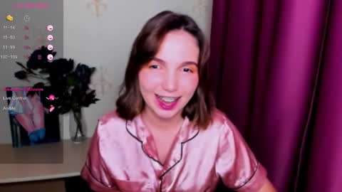 Snapshot of kindhazelhere_ chatting on September 12, 6:59 pm Hazel online show from September 12, 6:59 pm