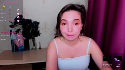 Snapshot of kindhazelhere_ chatting on October 4, 9:04 am Hazel online show from October 4, 9:04 am