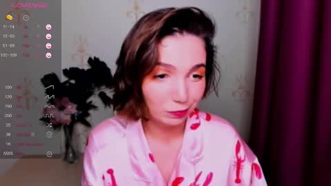 Snapshot of kindhazelhere_ chatting on October 6, 12:11 pm Hazel online show from October 6, 12:11 pm