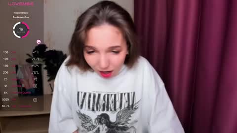 Snapshot of kindhazelhere_ chatting on January 27, 1:16 am Hazel online show from January 27, 1:16 am