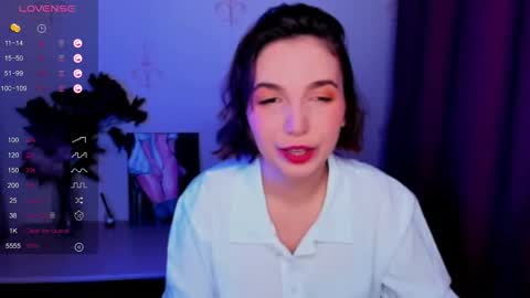 Snapshot of kindhazelhere_ chatting on October 13, 9:34 am Hazel online show from October 13, 9:34 am