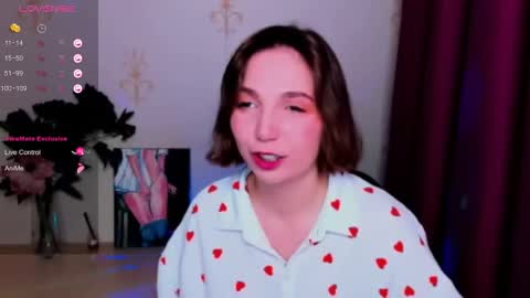 Snapshot of kindhazelhere_ chatting on October 10, 8:41 am Hazel online show from October 10, 8:41 am