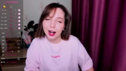 Snapshot of kindhazelhere_ chatting on February 15, 2:22 pm Hazel online show from February 15, 2:22 pm
