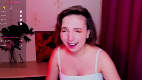 Snapshot of kindhazelhere_ chatting on October 19, 8:27 am Hazel online show from October 19, 8:27 am