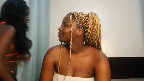 Snapshot of kinky_lola1 chatting on October 15, 9:39 pm Lola online show from October 15, 9:39 pm