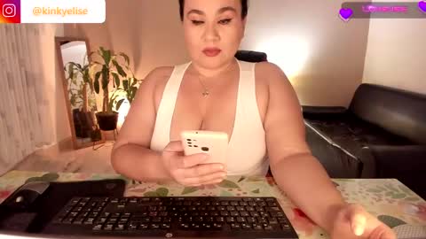 Snapshot of kinkyelise chatting on February 15, 6:44 am Jenny online show from February 15, 6:44 am