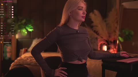 kinkylina_ online show from December 8, 8:41 am