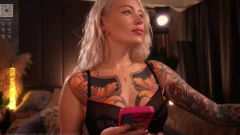 kinkylina_ online show from October 11, 11:47 am