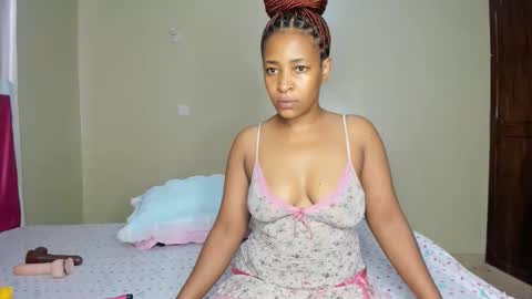 Snapshot of kinkylyla chatting on October 25, 10:56 am Kinky online show from October 25, 10:56 am