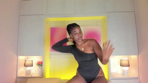 M A R A  online show from December 15, 7:52 pm