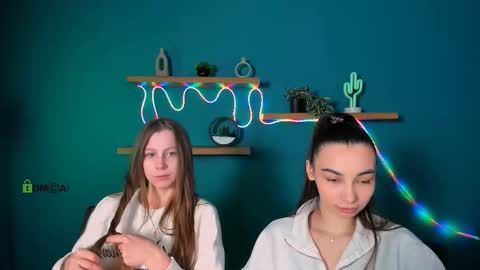 kira_light__ online show from December 4, 9:33 am