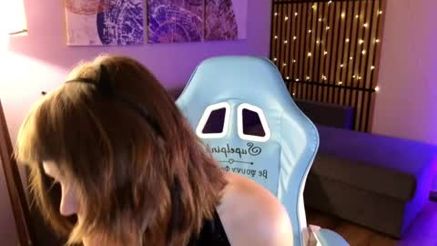 kira_naughtly online show from May 11, 2:45 pm