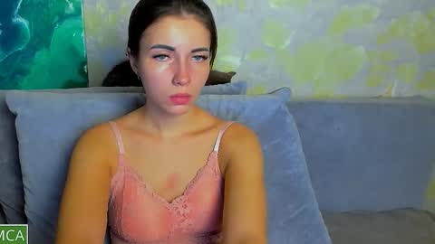 kiraa sunny online show from November 16, 9:15 pm