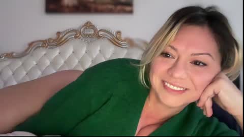 Snapshot of kiradivine chatting on October 3, 12:32 pm KiraDivine online show from October 3, 12:32 pm