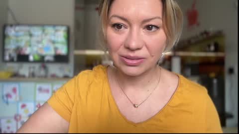 Snapshot of kiradivine chatting on October 12, 8:50 am KiraDivine online show from October 12, 8:50 am
