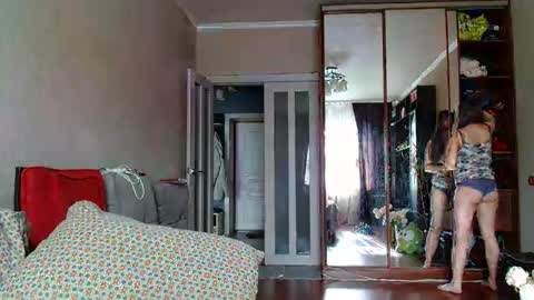 KiraGoldens online show from March 28, 11:10 am