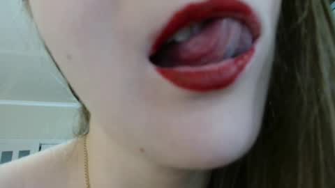 KiraGoldens online show from March 15, 6:26 am