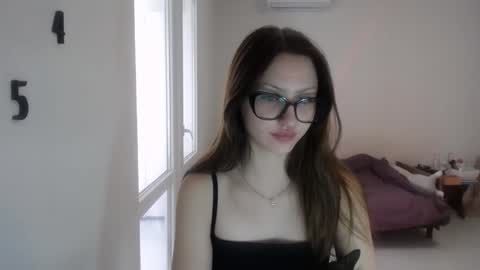 Snapshot of kirakittenn chatting on October 21, 10:19 am kirakittenn online show from October 21, 10:19 am