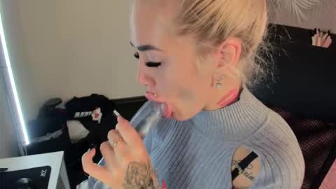 Kira online show from October 3, 2:05 am