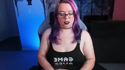 KiraSpitQueen online show from November 5, 4:40 am