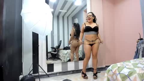 Snapshot of kirss_milff chatting on September 13, 12:35 pm kriss online show from September 13, 12:35 pm