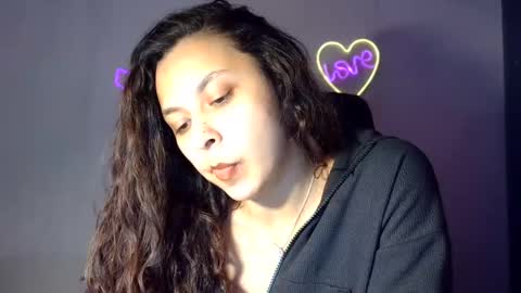 Snapshot of kiss_ameliaa chatting on February 25, 6:33 pm kiss_ameliaa online show from February 25, 6:33 pm