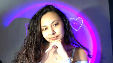Snapshot of kiss_ameliaa chatting on February 26, 7:40 pm kiss_ameliaa online show from February 26, 7:40 pm
