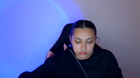 kiss_ameliaa online show from October 30, 1:45 pm