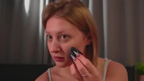 kiss_me_mila online show from November 10, 4:07 am