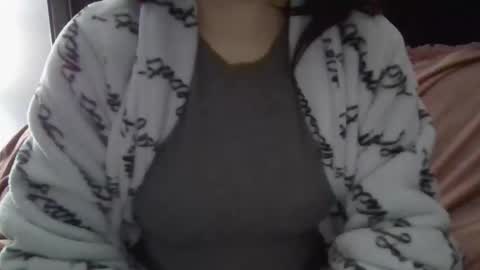 kissandtell1357 online show from November 3, 3:10 am